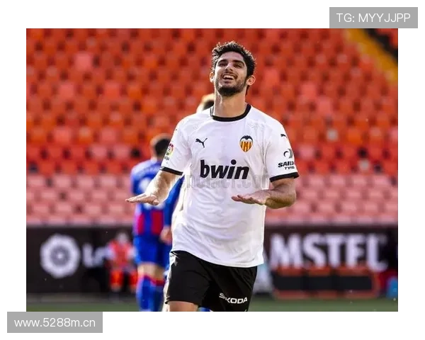 瓦伦西亚传统强队光环消退,竞争力下滑引发赛季前景担忧 瓦伦西亚传统强队光环消退,竞争力下滑引发赛季前景担忧