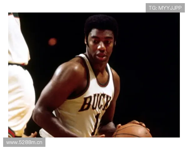 罗伯特森突破制造包夹，区别于无球体系拉开空间